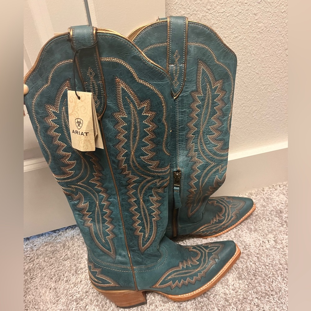 Ariat NWT Women’s Turquoise Boots
